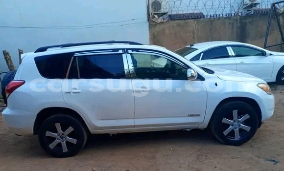 Sayi Na hannu Toyota RAV4 White Mota in Gorom–Gorom a Oudalan Sayi Na hannu Toyota RAV4 White Mota in Gorom–Gorom a Oudalan