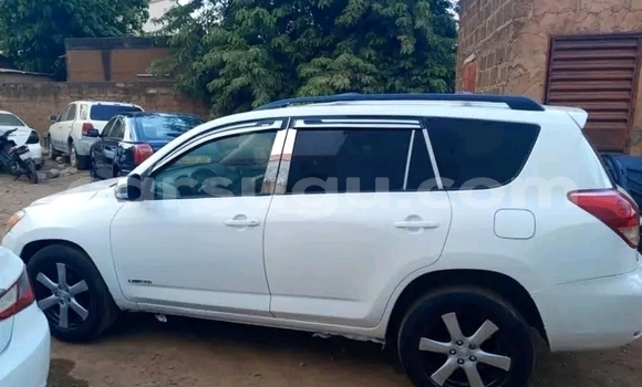Sayi Na hannu Toyota RAV4 White Mota in Gorom–Gorom a Oudalan Sayi Na hannu Toyota RAV4 White Mota in Gorom–Gorom a Oudalan