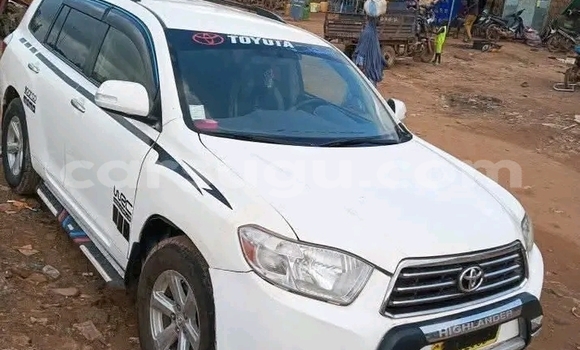 Sayi Na hannu Toyota Highlander White Mota in Kampti a Poni Sayi Na hannu Toyota Highlander White Mota in Kampti a Poni