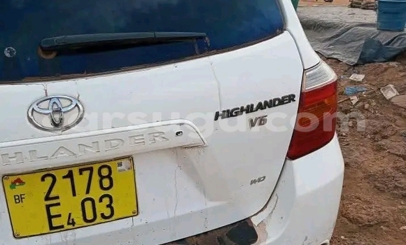 Sayi Na hannu Toyota Highlander White Mota in Kampti a Poni Sayi Na hannu Toyota Highlander White Mota in Kampti a Poni