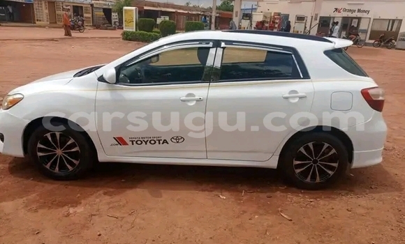 Sayi Na hannu Toyota Matrix White Mota in Ouagadougou a Burkina Faso Sayi Na hannu Toyota Matrix White Mota in Ouagadougou a Burkina Faso