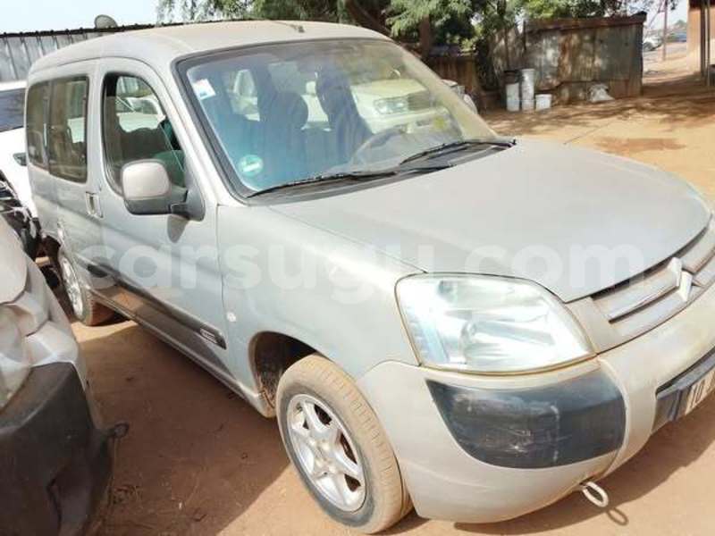 Big with watermark renault caravelle burkina faso ouagadougou 11107