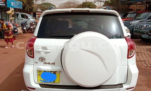 Acheter Occasion Voiture Toyota RAV4 Blanc à Ouagadougou, Burkina-Faso Acheter Occasion Voiture Toyota RAV4 Blanc à Ouagadougou, Burkina-Faso