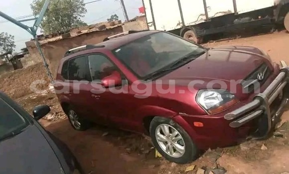 Acheter Occasion Voiture Hyundai Tucson Rouge à Ouagadougou, Burkina-Faso Acheter Occasion Voiture Hyundai Tucson Rouge à Ouagadougou, Burkina-Faso