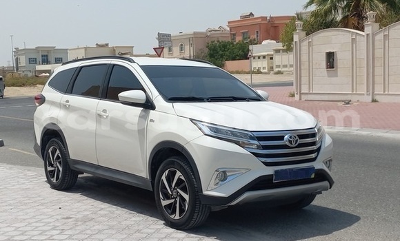 Sayi Na hannu Toyota Rush White Mota in Ouagadougou a Burkina Faso Sayi Na hannu Toyota Rush White Mota in Ouagadougou a Burkina Faso