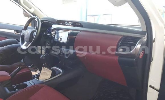 Acheter Occasion Voiture Toyota Hilux Blanc à Ouagadougou, Burkina-Faso Acheter Occasion Voiture Toyota Hilux Blanc à Ouagadougou, Burkina-Faso