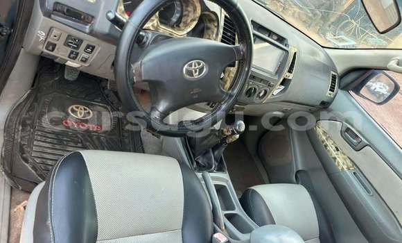 Sayi Na hannu Toyota Hilux Black Mota in Ouagadougou a Burkina Faso Sayi Na hannu Toyota Hilux Black Mota in Ouagadougou a Burkina Faso