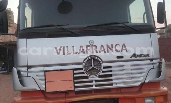 Sayi Na hannu Mercedes‒Benz 1120 White Babbar mota in Ouagadougou a Burkina Faso Sayi Na hannu Mercedes‒Benz 1120 White Babbar mota in Ouagadougou a Burkina Faso