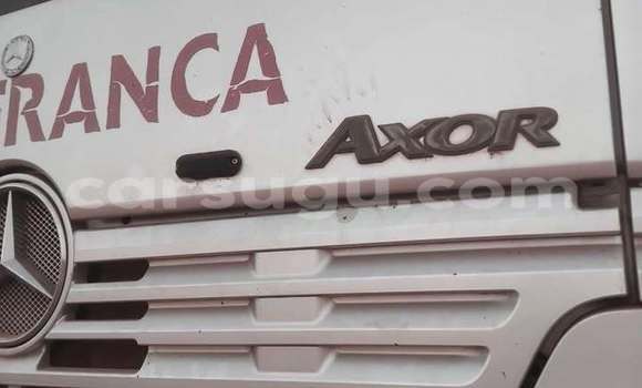 Sayi Na hannu Mercedes‒Benz 1120 White Babbar mota in Ouagadougou a Burkina Faso Sayi Na hannu Mercedes‒Benz 1120 White Babbar mota in Ouagadougou a Burkina Faso