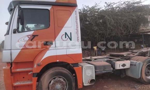 Sayi Na hannu Mercedes‒Benz 1120 White Babbar mota in Ouagadougou a Burkina Faso Sayi Na hannu Mercedes‒Benz 1120 White Babbar mota in Ouagadougou a Burkina Faso