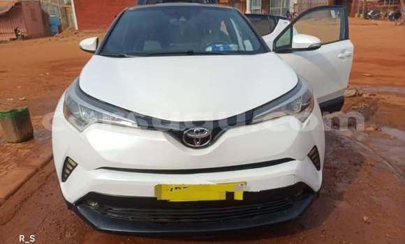 Acheter Occasion Voiture Toyota C-HR Blanc à Ouagadougou, Burkina-Faso