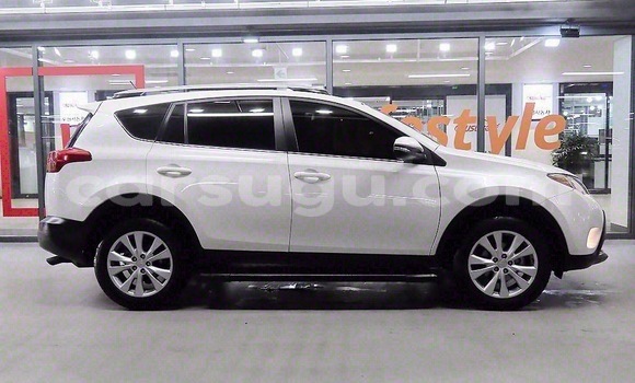 Acheter Occasion Voiture Toyota RAV4 Blanc à Ouagadougou, Burkina-Faso Acheter Occasion Voiture Toyota RAV4 Blanc à Ouagadougou, Burkina-Faso