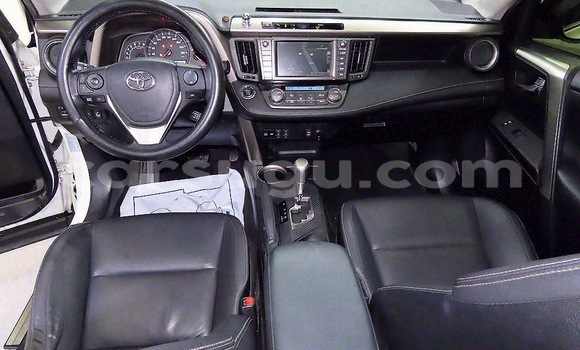 Acheter Occasion Voiture Toyota RAV4 Blanc à Ouagadougou, Burkina-Faso Acheter Occasion Voiture Toyota RAV4 Blanc à Ouagadougou, Burkina-Faso