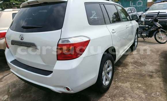 Acheter Occasion Voiture Toyota Highlander Blanc à Ouagadougou, Burkina-Faso Acheter Occasion Voiture Toyota Highlander Blanc à Ouagadougou, Burkina-Faso