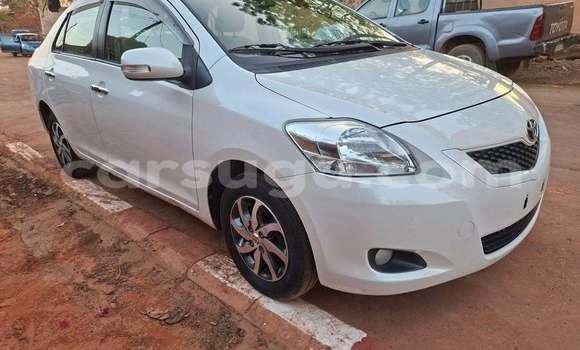 Acheter Occasion Voiture Toyota Yaris Blanc à Ouagadougou, Burkina-Faso