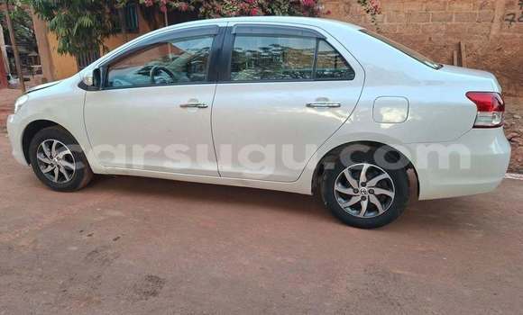 Sayi Na hannu Toyota Yaris White Mota in Ouagadougou a Burkina Faso Sayi Na hannu Toyota Yaris White Mota in Ouagadougou a Burkina Faso