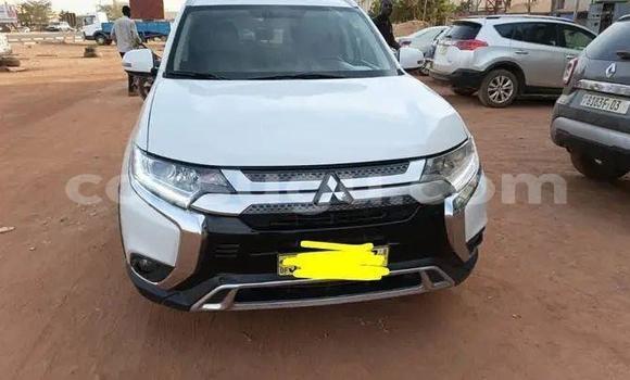 Acheter Occasion Voiture Mitsubishi Outlander Blanc à Ouagadougou, Burkina-Faso