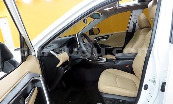 Acheter Occasion Voiture Toyota RAV4 Blanc à Ouagadougou, Burkina-Faso Acheter Occasion Voiture Toyota RAV4 Blanc à Ouagadougou, Burkina-Faso