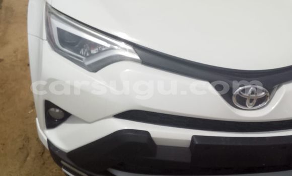 Acheter Occasion Voiture Toyota RAV4 Blanc à Ouagadougou, Burkina-Faso Acheter Occasion Voiture Toyota RAV4 Blanc à Ouagadougou, Burkina-Faso