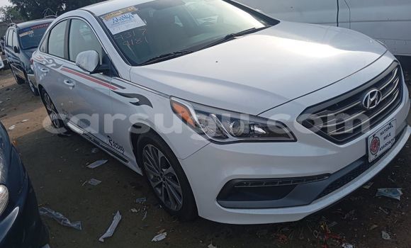 Acheter Occasion Voiture Hyundai Sonata Blanc à Ouagadougou, Burkina-Faso Acheter Occasion Voiture Hyundai Sonata Blanc à Ouagadougou, Burkina-Faso