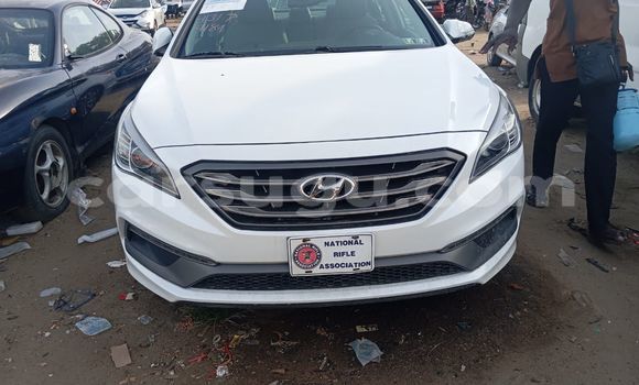 Acheter Occasion Voiture Hyundai Sonata Blanc à Ouagadougou, Burkina-Faso Acheter Occasion Voiture Hyundai Sonata Blanc à Ouagadougou, Burkina-Faso
