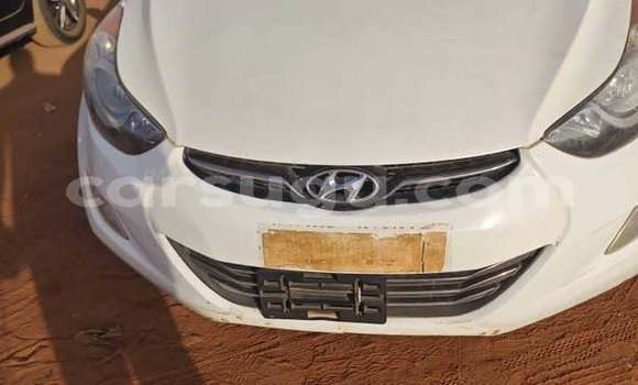 Acheter Occasion Voiture Hyundai Elantra Blanc à Ouagadougou, Burkina-Faso