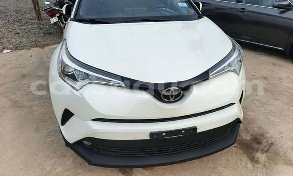 Acheter Occasion Voiture Toyota C-HR Blanc à Ouagadougou, Burkina-Faso