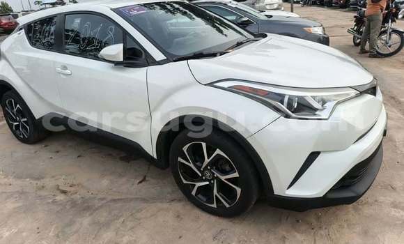 Buy Used Toyota C-HR White Car in Ouagadougou in Burkina Faso Buy Used Toyota C-HR White Car in Ouagadougou in Burkina Faso