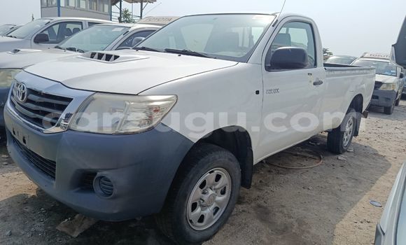 Acheter Occasion Voiture Toyota Hilux Blanc à Ouagadougou, Burkina-Faso