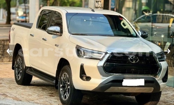 Acheter Occasion Voiture Toyota Hilux Blanc à Ouagadougou, Burkina-Faso