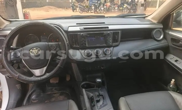Acheter Occasion Voiture Toyota RAV4 Blanc à Boromo, Bale