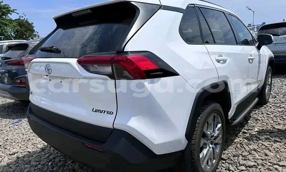 Acheter Occasion Voiture Toyota RAV4 Blanc à Ouagadougou, Burkina-Faso