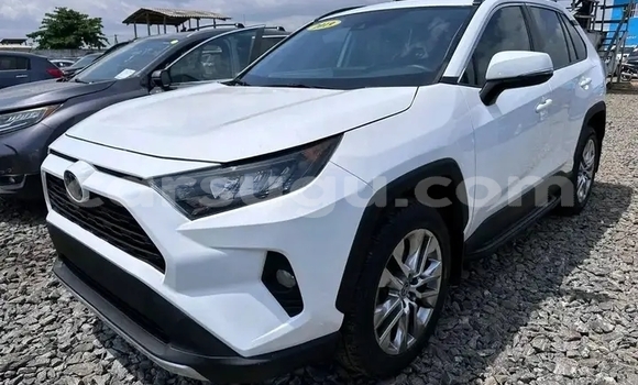 Acheter Occasion Voiture Toyota RAV4 Blanc à Ouagadougou, Burkina-Faso Acheter Occasion Voiture Toyota RAV4 Blanc à Ouagadougou, Burkina-Faso