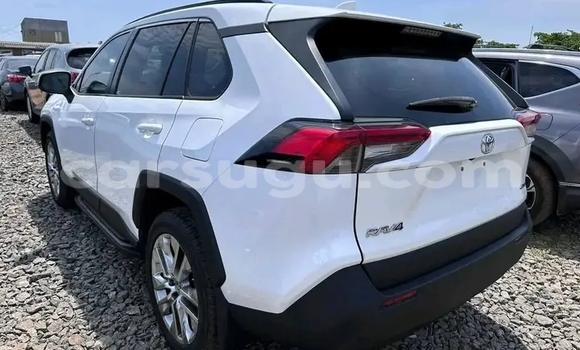 Acheter Occasion Voiture Toyota RAV4 Blanc à Ouagadougou, Burkina-Faso Acheter Occasion Voiture Toyota RAV4 Blanc à Ouagadougou, Burkina-Faso