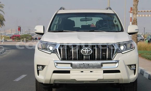 Sayi Na hannu Toyota Land Cruiser Prado White Mota in Ouagadougou a Burkina Faso