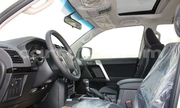 Acheter Occasion Voiture Toyota Land Cruiser Prado Blanc à Ouagadougou, Burkina-Faso Acheter Occasion Voiture Toyota Land Cruiser Prado Blanc à Ouagadougou, Burkina-Faso