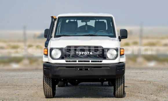 Sayi Na hannu Toyota Land Cruiser White Mota in Ouagadougou a Burkina Faso Sayi Na hannu Toyota Land Cruiser White Mota in Ouagadougou a Burkina Faso