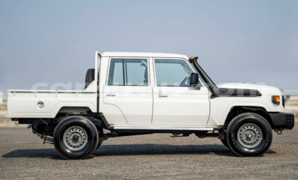 Sayi Na hannu Toyota Land Cruiser White Mota in Ouagadougou a Burkina Faso Sayi Na hannu Toyota Land Cruiser White Mota in Ouagadougou a Burkina Faso