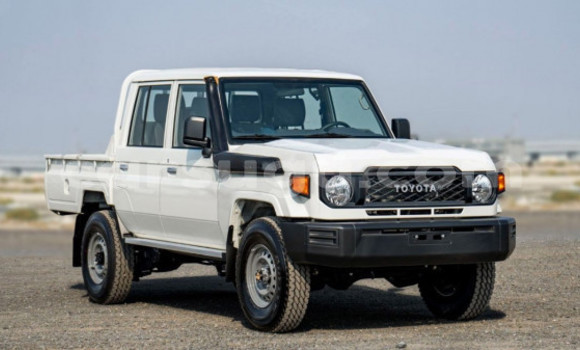 Sayi Na hannu Toyota Land Cruiser White Mota in Ouagadougou a Burkina Faso Sayi Na hannu Toyota Land Cruiser White Mota in Ouagadougou a Burkina Faso