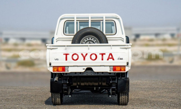 Sayi Na hannu Toyota Land Cruiser White Mota in Ouagadougou a Burkina Faso Sayi Na hannu Toyota Land Cruiser White Mota in Ouagadougou a Burkina Faso