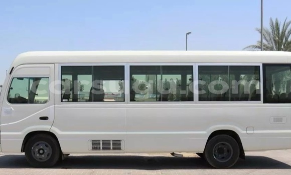 Acheter Occasion Voiture Toyota Coaster Blanc à Ouagadougou, Burkina-Faso Acheter Occasion Voiture Toyota Coaster Blanc à Ouagadougou, Burkina-Faso