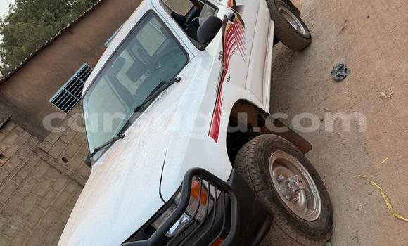Acheter Occasion Voiture Toyota Hilux Blanc à Ouagadougou, Burkina-Faso