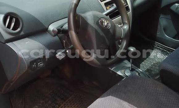 Sayi Na hannu Toyota Yaris Red Mota in Ouagadougou a Burkina Faso Sayi Na hannu Toyota Yaris Red Mota in Ouagadougou a Burkina Faso