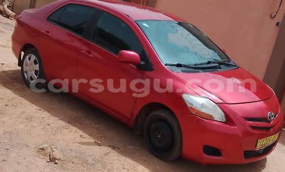 Sayi Na hannu Toyota Yaris Red Mota in Ouagadougou a Burkina Faso Sayi Na hannu Toyota Yaris Red Mota in Ouagadougou a Burkina Faso
