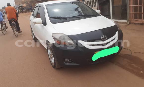 Acheter Occasion Voiture Toyota Yaris Blanc à Ouagadougou, Burkina-Faso