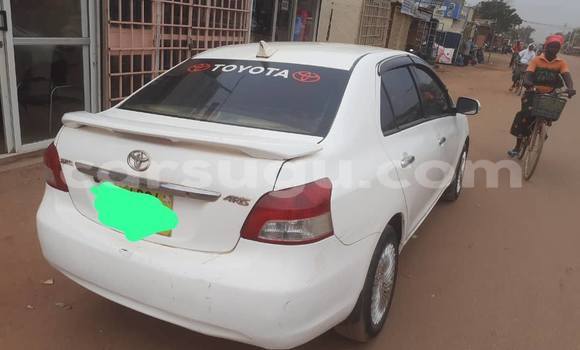 Sayi Na hannu Toyota Yaris White Mota in Ouagadougou a Burkina Faso Sayi Na hannu Toyota Yaris White Mota in Ouagadougou a Burkina Faso