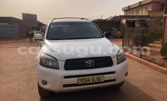Acheter Occasion Voiture Toyota RAV4 Blanc à Ouagadougou, Burkina-Faso