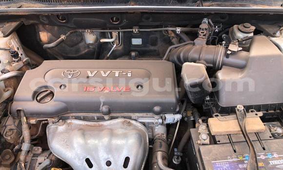 Sayi Na hannu Toyota RAV4 White Mota in Ouagadougou a Burkina Faso Sayi Na hannu Toyota RAV4 White Mota in Ouagadougou a Burkina Faso