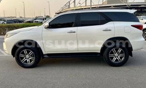 Acheter Occasion Voiture Toyota Fortuner Blanc à Ouagadougou, Burkina-Faso Acheter Occasion Voiture Toyota Fortuner Blanc à Ouagadougou, Burkina-Faso
