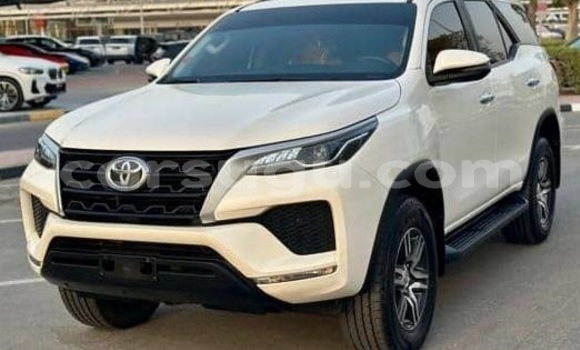 Acheter Occasion Voiture Toyota Fortuner Blanc à Ouagadougou, Burkina-Faso Acheter Occasion Voiture Toyota Fortuner Blanc à Ouagadougou, Burkina-Faso